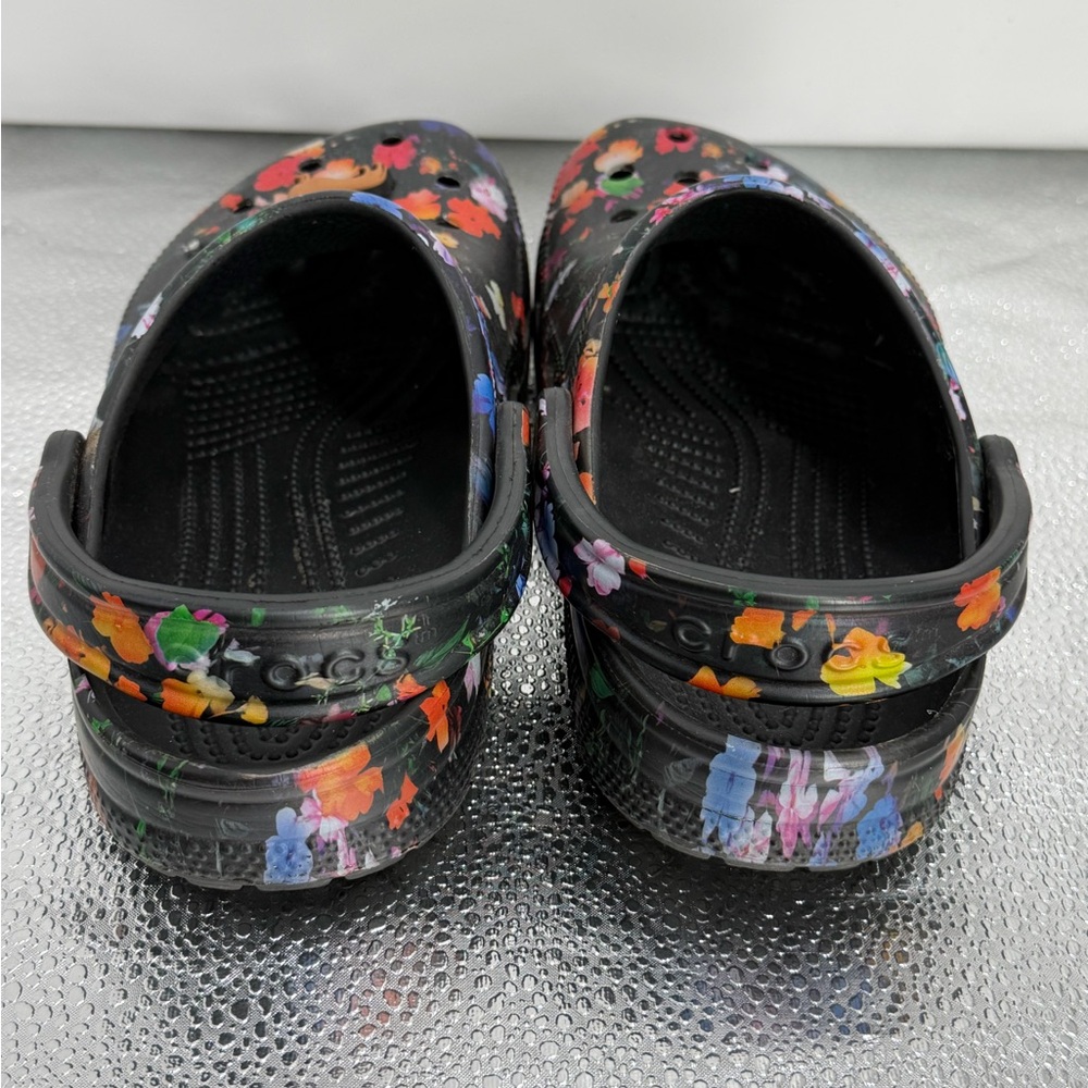 Crocs Classic Floral Clogs Black Multicolor Garden Print Women’s 6 / Men’s 4 - Picture 6 of 9